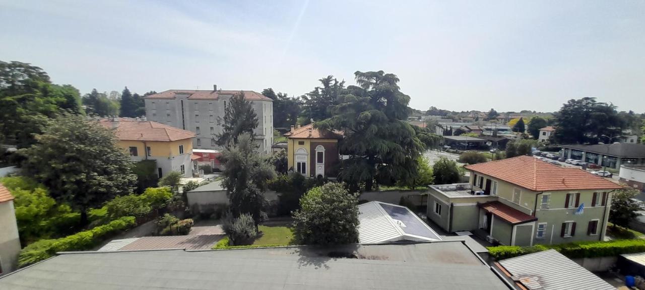 Hotel I Feel Orange à Legnano Extérieur photo