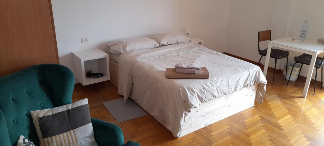 Hotel I Feel Orange à Legnano Extérieur photo