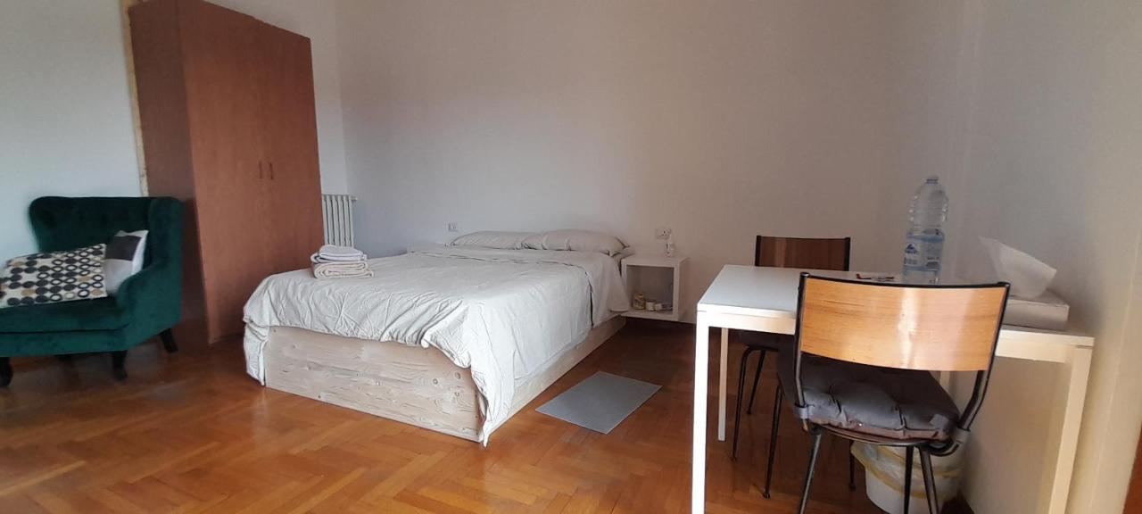 Hotel I Feel Orange à Legnano Extérieur photo