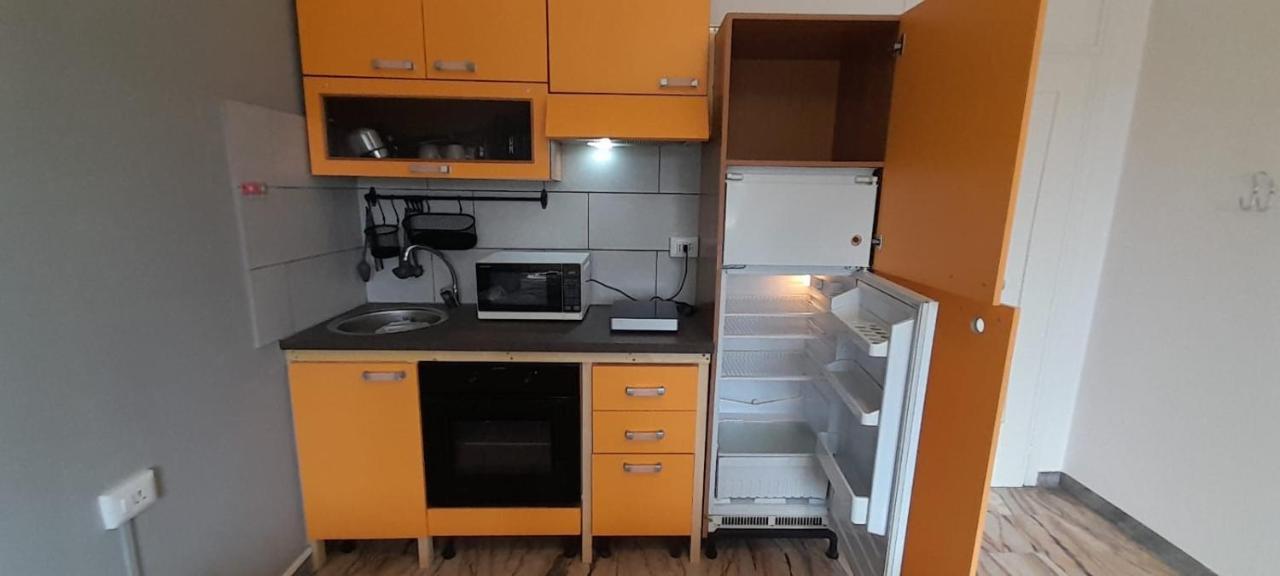 Hotel I Feel Orange à Legnano Extérieur photo